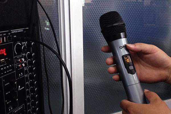 Cách Kết Nối Micro Không Dây Với Loa Bluetooth Đơn Giản Hiệu Quả