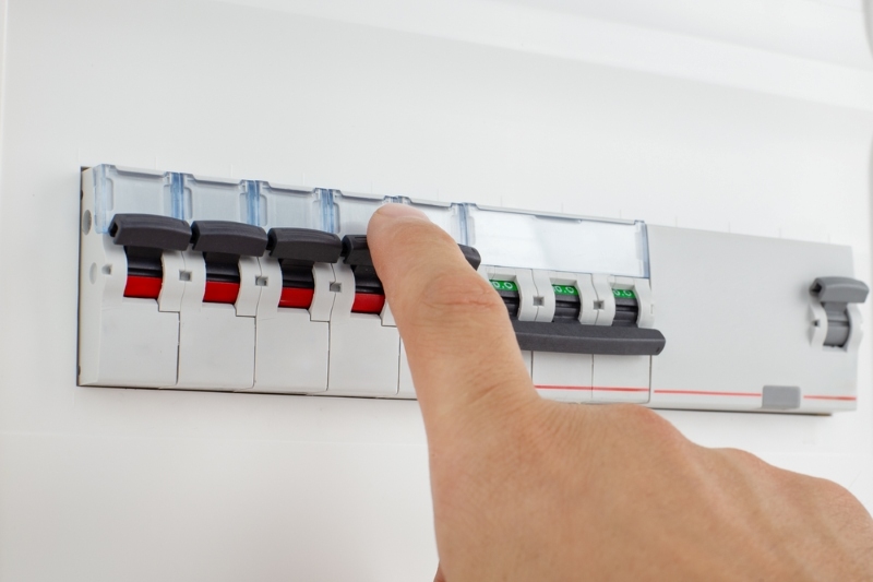 nguyên lý hoạt động của circuit breaker