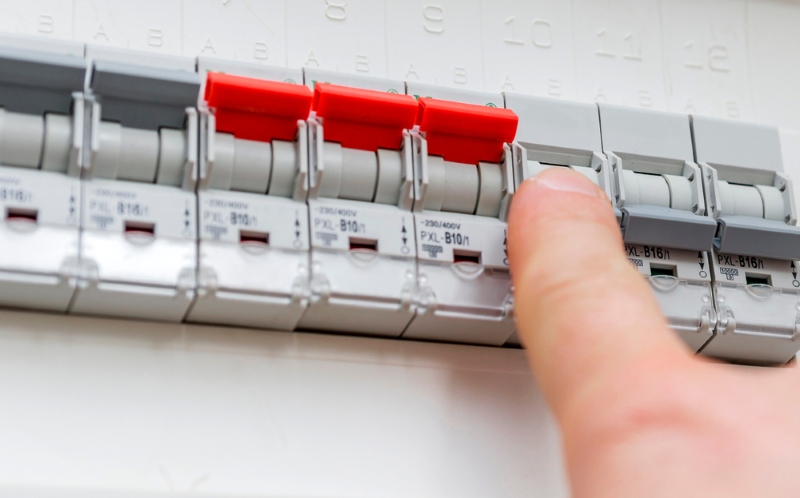 hướng dẫn chọn aptomat đảo chiều