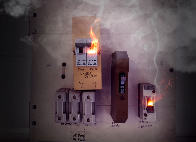 cách thay aptomat đúng cách