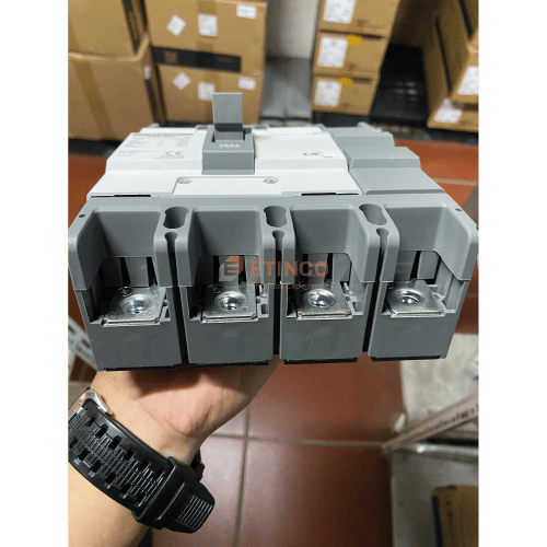 MCCB LS ABS204c 4P 250A 42kA