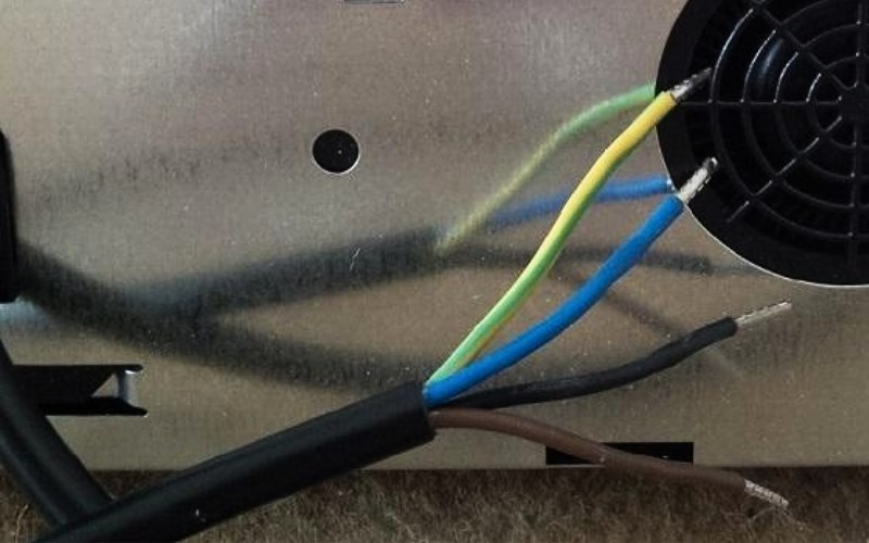 dau day aptomat cho bep tu