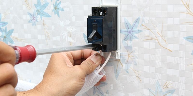 su dung aptomat binh nong lanh